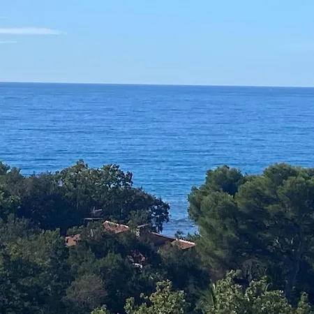 Andromede, De Charme Avec Vue Et Acces